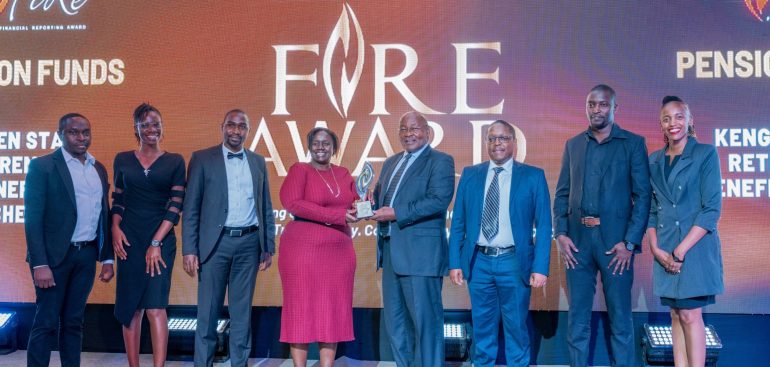 PSASB Chairman presents an award